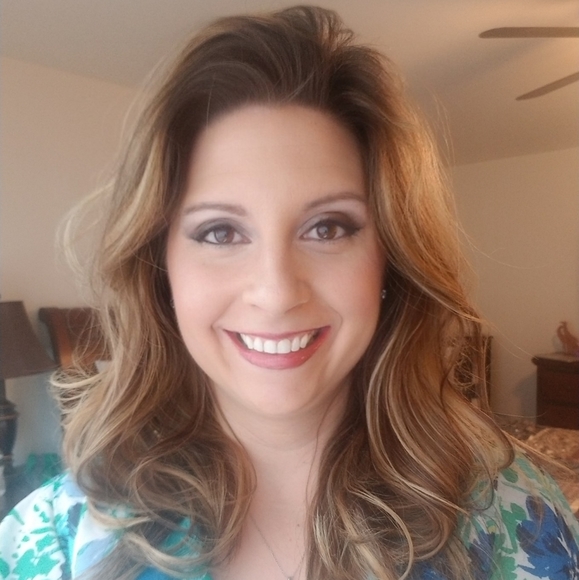 Meet your Posher, Aimee - Picture 2 of 5